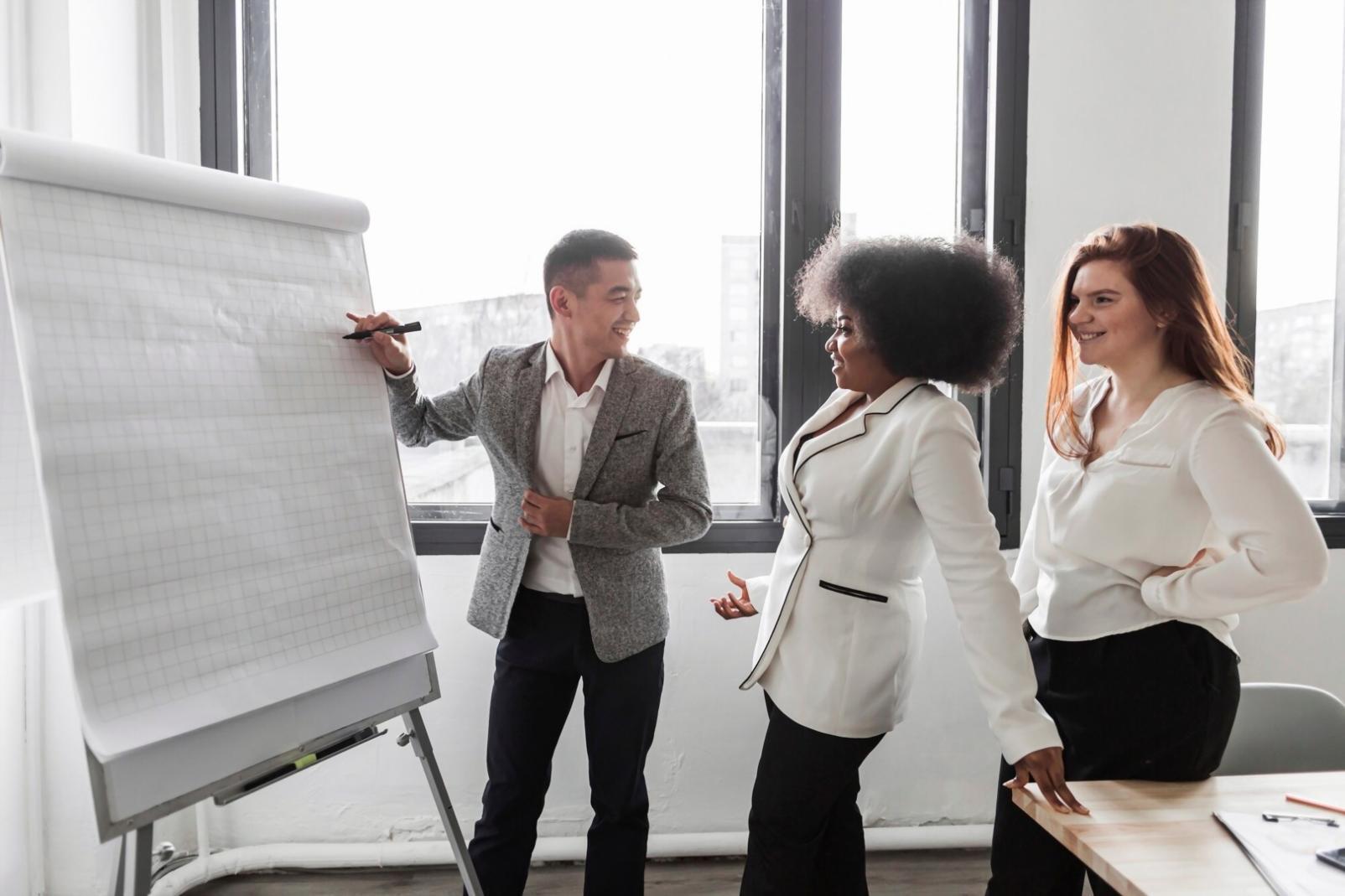 Analyse collaborative de données financières sur écran