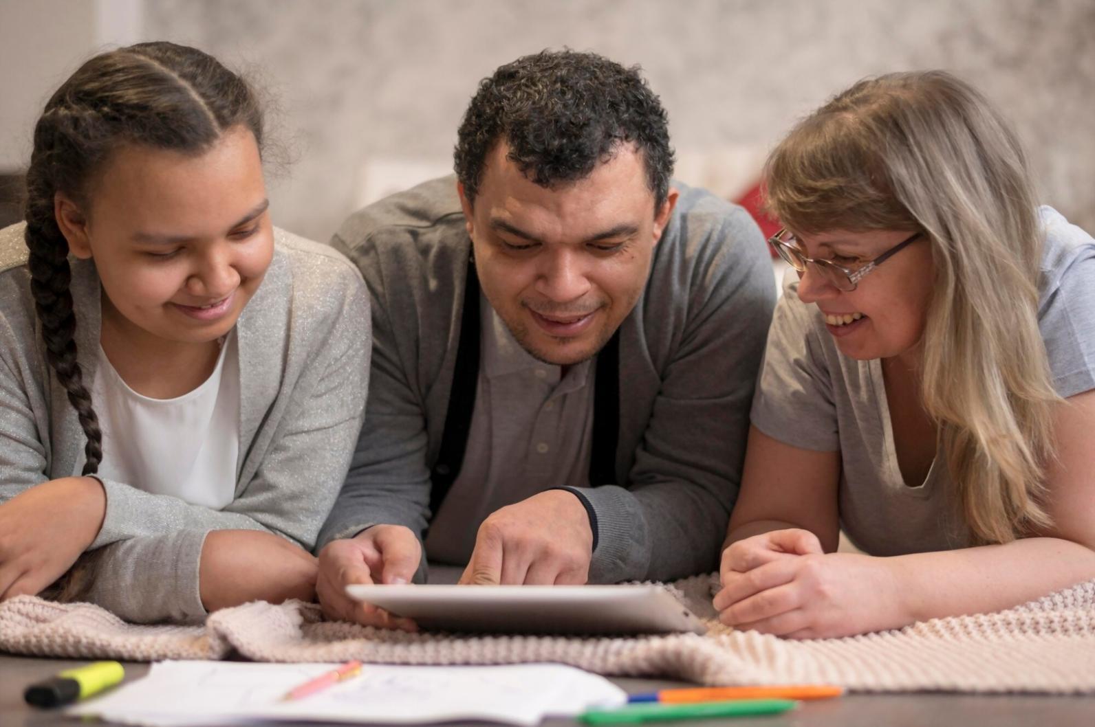 Espace de travail collaboratif avec tableaux d'analyse